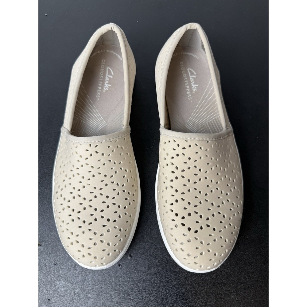 Clarks 6.5M Cloudsteppers Breeze Emily Slip On Shoes Comfort Light Taupe GREAT
